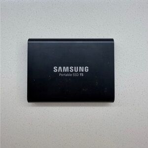 Samsung T5 Portable SSD - Black - 1TB